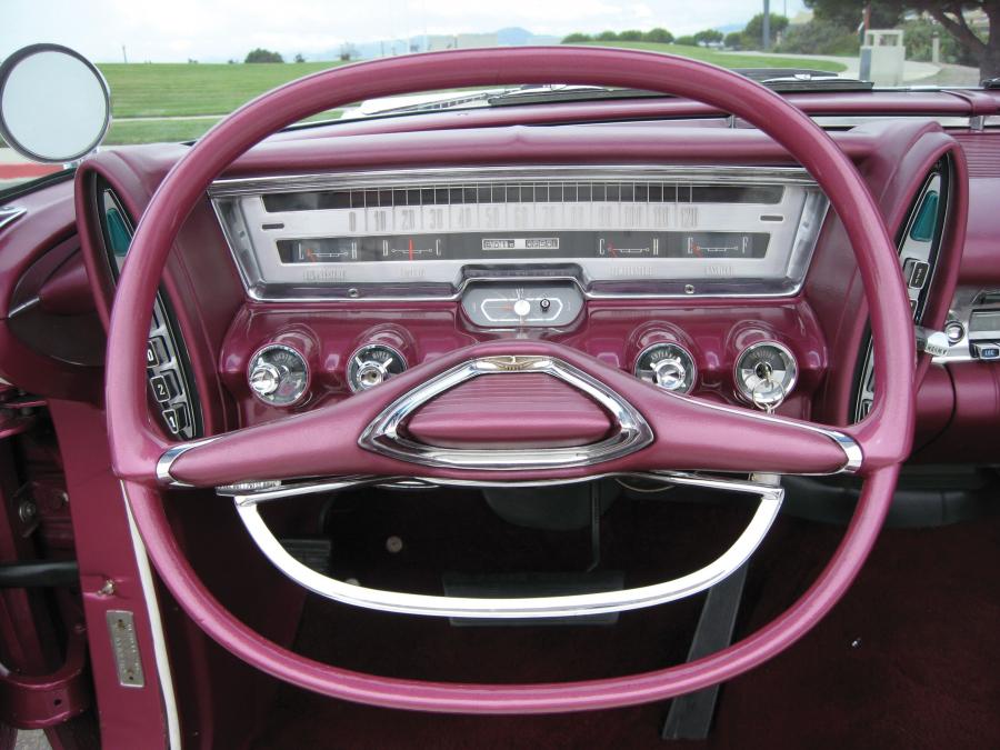  Chrysler Imperial Crown Convertible 1961 года  (фото 2 из 12)